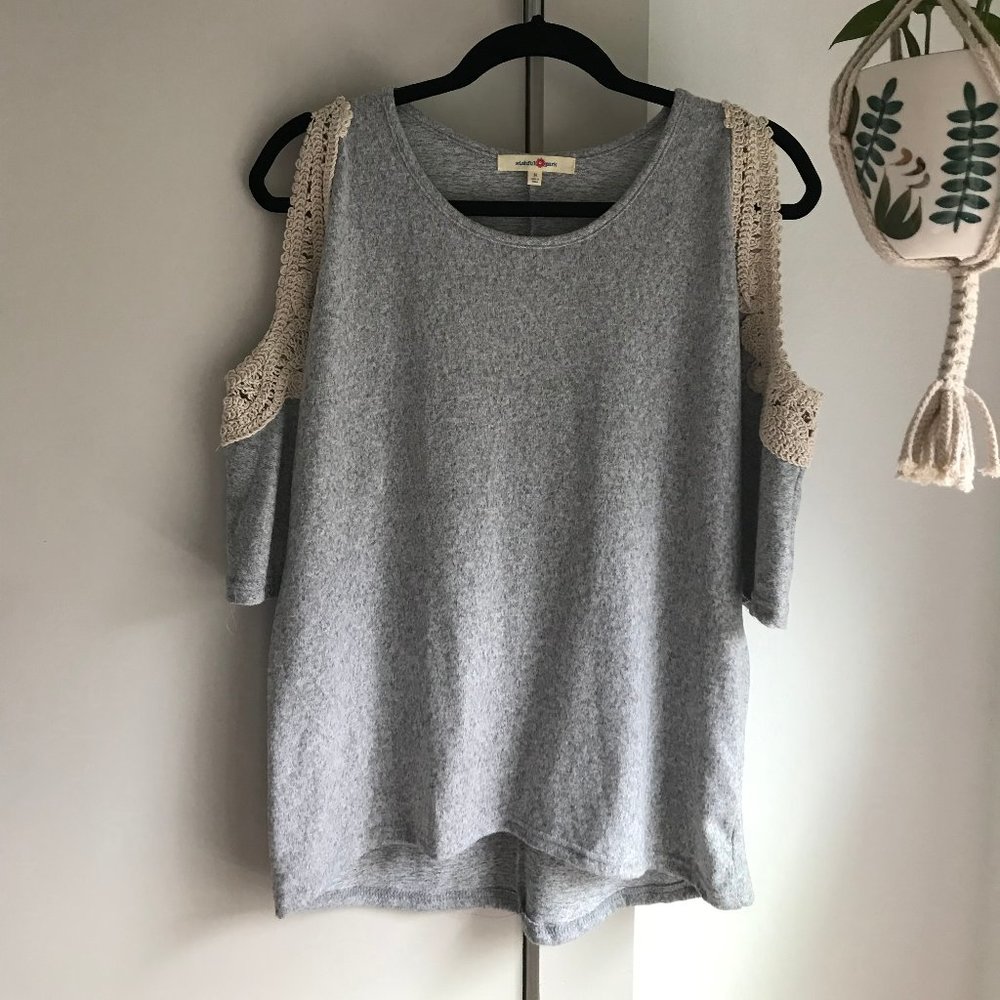 Open Shoulder Quarter Sleeve Top with Lace Detail